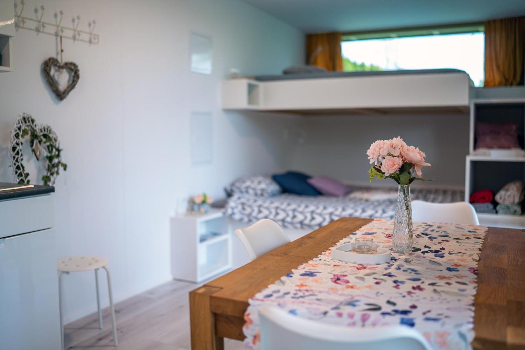 Holiday House Hona Lux ヴェリケ・ラシチェ エクステリア 写真